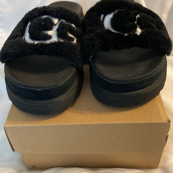 UGG  size 10 slide sandals - Picture 2 of 4